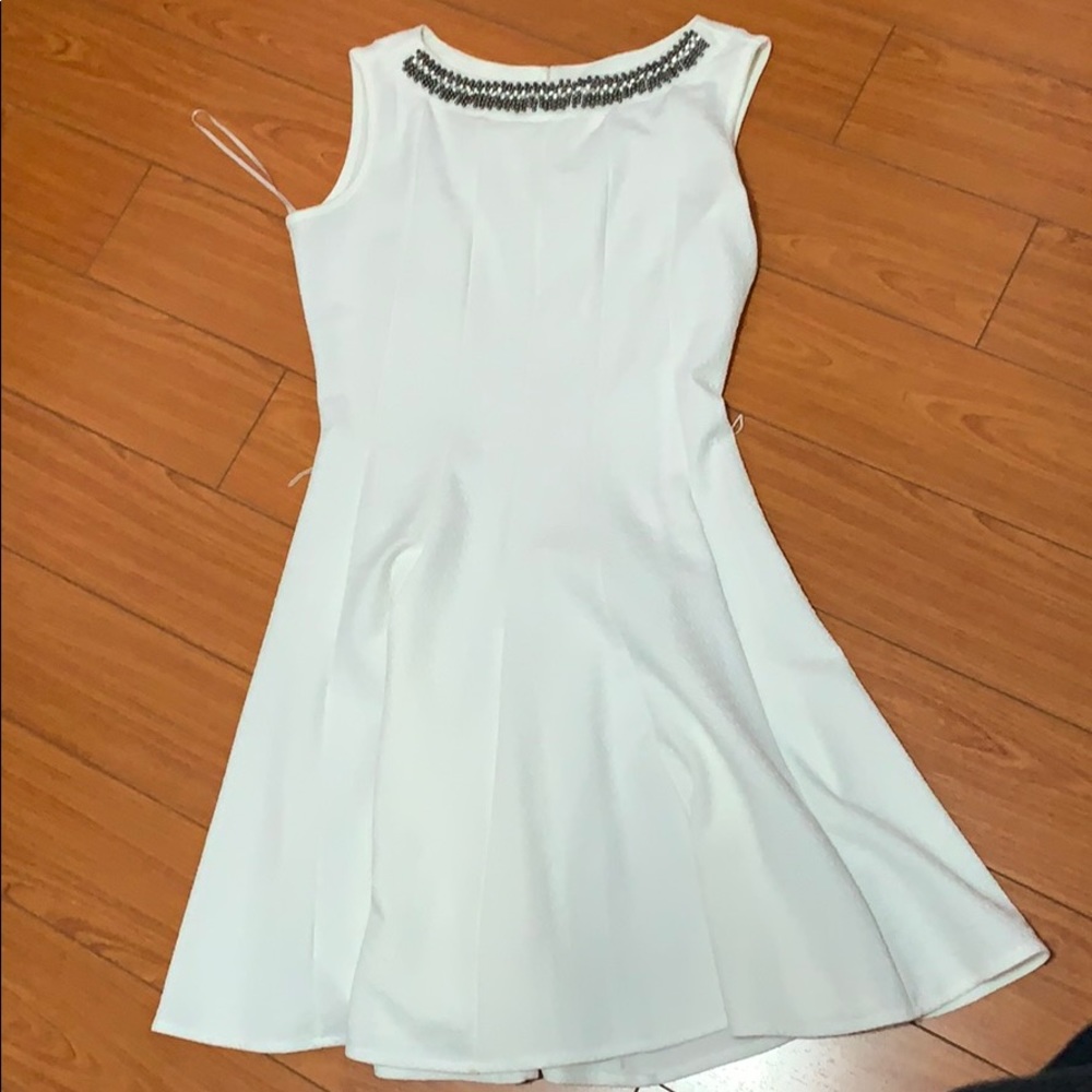 White sleeveless dress